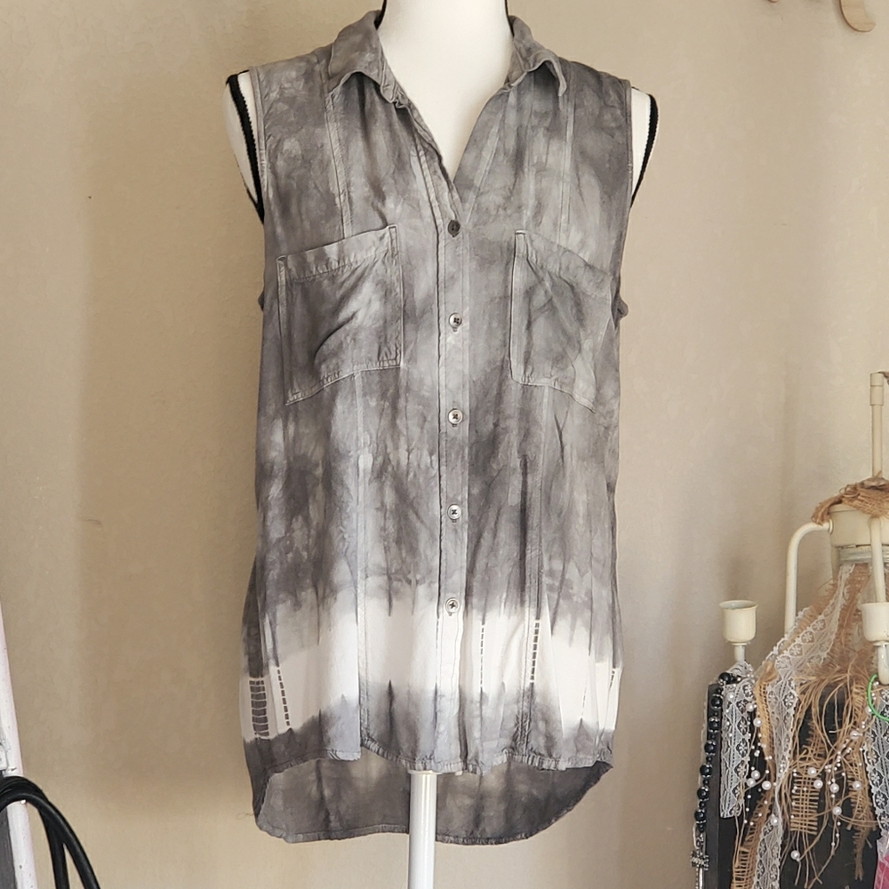 Rock & Republic 2 pocket flowy tank